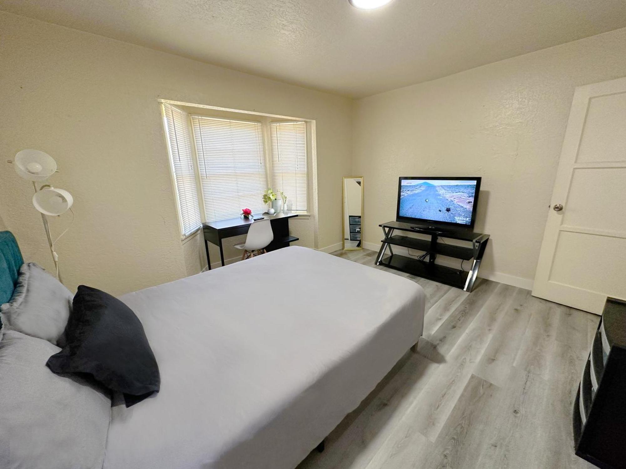 Entire Lovely 3-Bedroom Home W Yard, Parking 출라 비스타 외부 사진