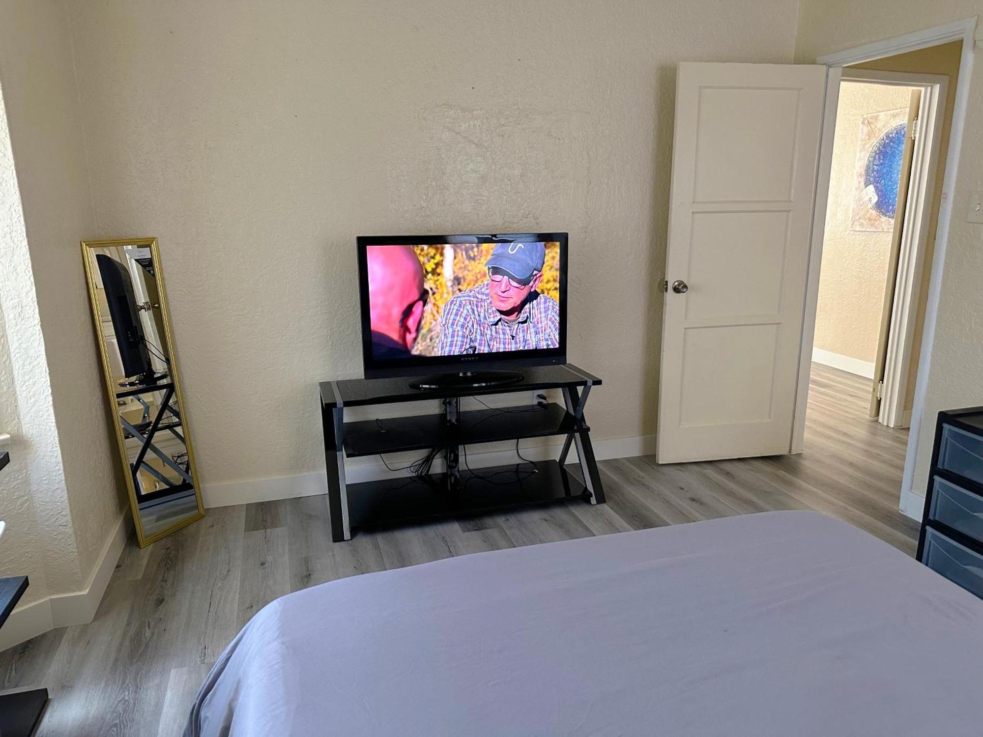 Entire Lovely 3-Bedroom Home W Yard, Parking 출라 비스타 외부 사진